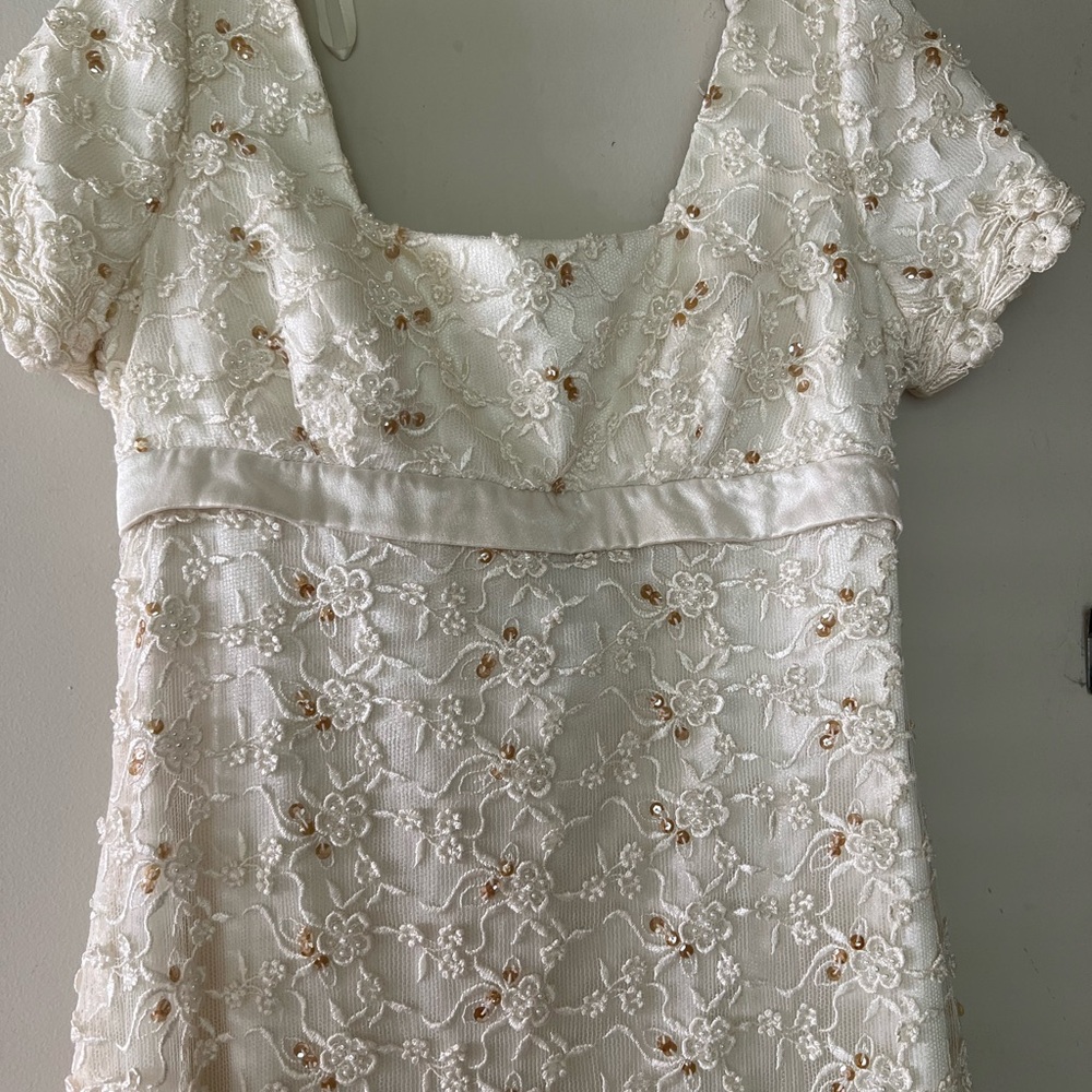 Elegant Cream Floral Lace Dress